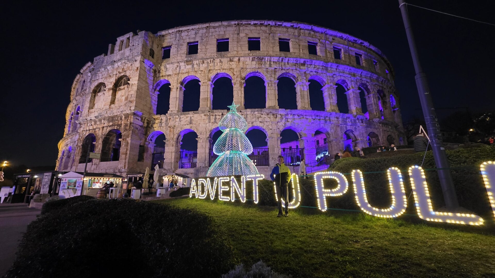 Advent u Puli - nočni pogled