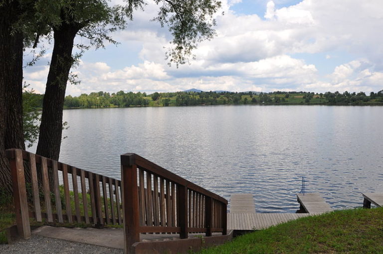 800px KocevskoJezero1