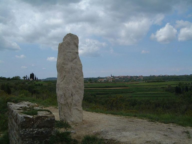 800px Krkavce kamen